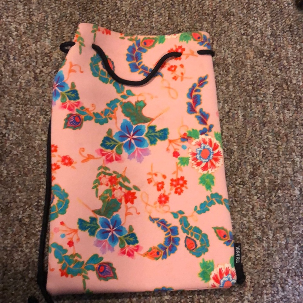 Triangl neoprene bag - Picture 2 of 3
